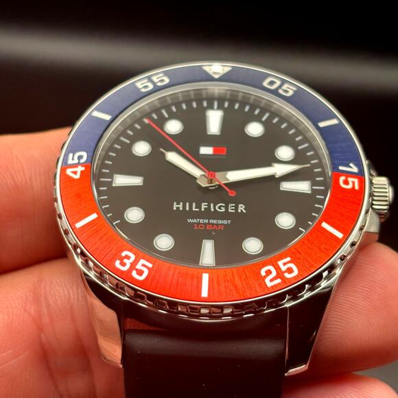 Tommy Hilfiger 1770030 Men’s Diver Style Red Blue Bezel 10 BAR Quartz Watch NIB - Picture 5 of 17